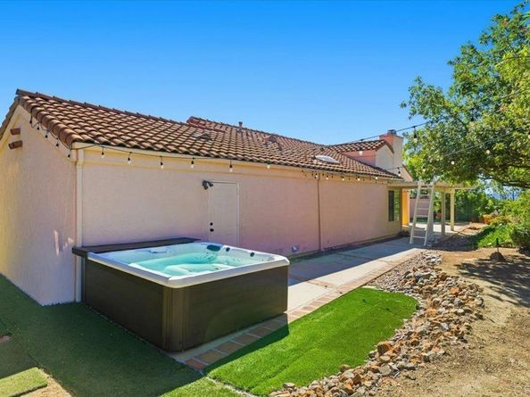 1827 Congressional, Escondido CA 92026
