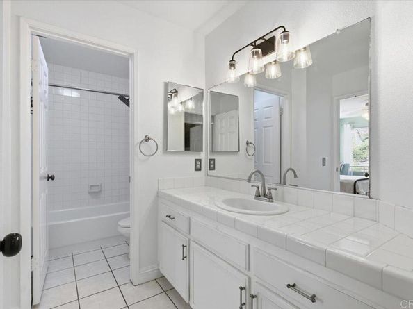 1827 Congressional, Escondido CA 92026