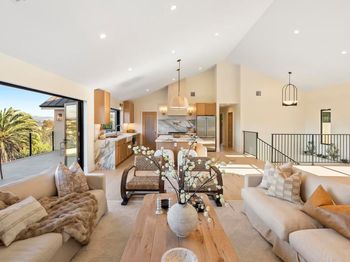 3920 Holly Brae