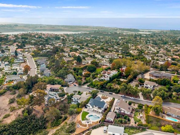 3920 Holly Brae, Carlsbad CA 92008