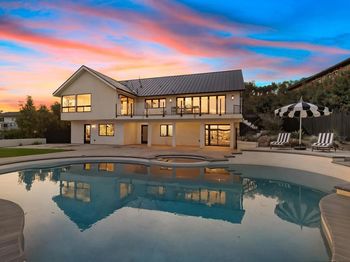 3920 Holly Brae