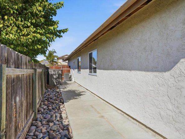 4569 Calle Del Palo, Oceanside CA 92057