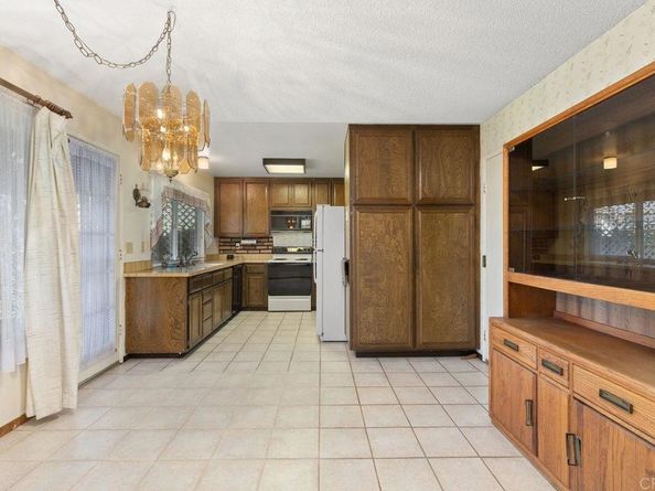 320 Calle Adela, San Marcos CA 92069