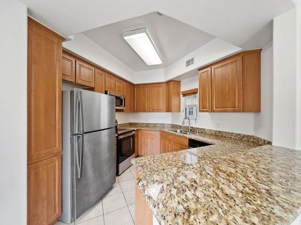 2707 Lake Pointe Dr 204, Spring Valley CA 91977