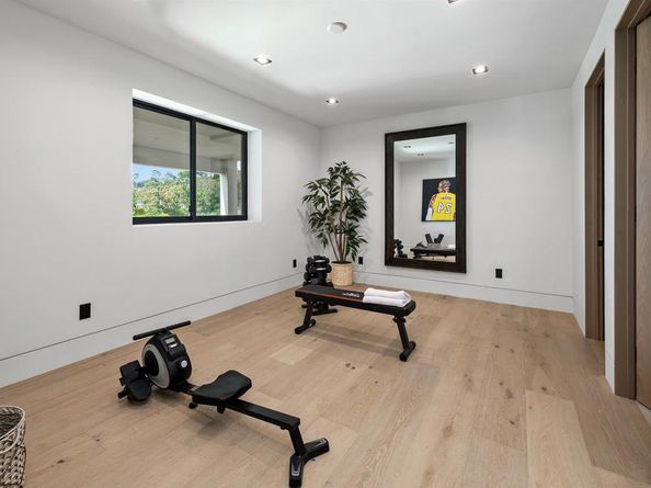 6627 Muirlands Dr, La Jolla CA 92037