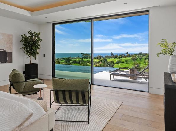 6627 Muirlands Dr, La Jolla CA 92037