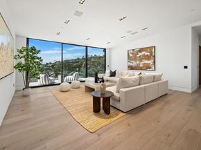6627 Muirlands Dr, La Jolla CA 92037