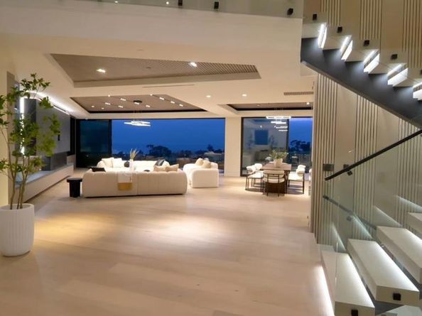 6627 Muirlands Dr, La Jolla CA 92037