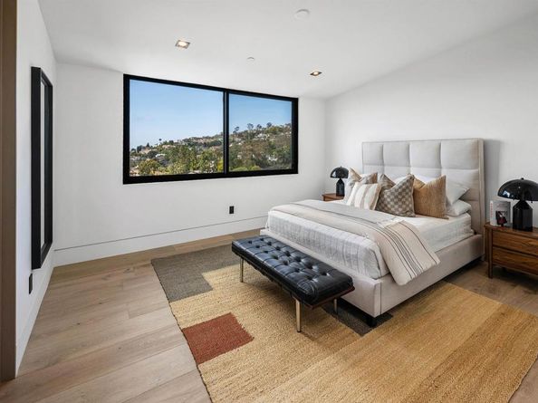 6627 Muirlands Dr, La Jolla CA 92037