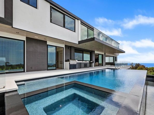 6627 Muirlands Dr, La Jolla CA 92037