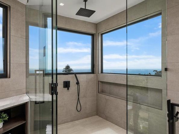 6627 Muirlands Dr, La Jolla CA 92037