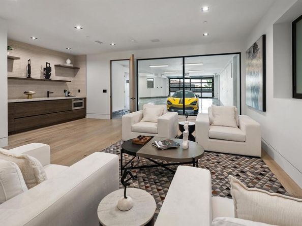 6627 Muirlands Dr, La Jolla CA 92037