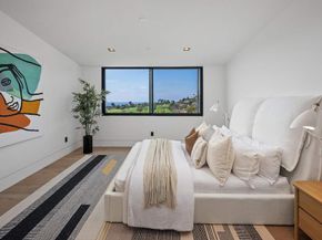 6627 Muirlands Dr, La Jolla CA 92037