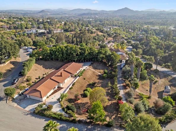 917 Gretna Green Way, Escondido CA 92025
