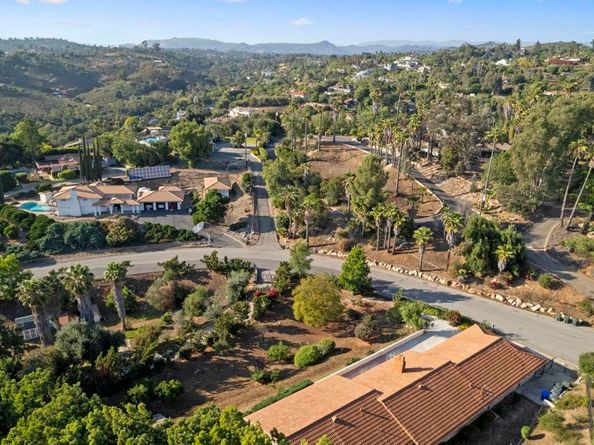 917 Gretna Green Way, Escondido CA 92025