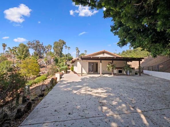 917 Gretna Green Way, Escondido CA 92025