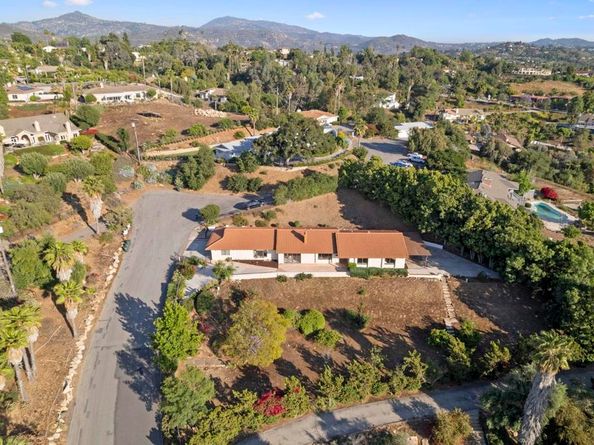 917 Gretna Green Way, Escondido CA 92025