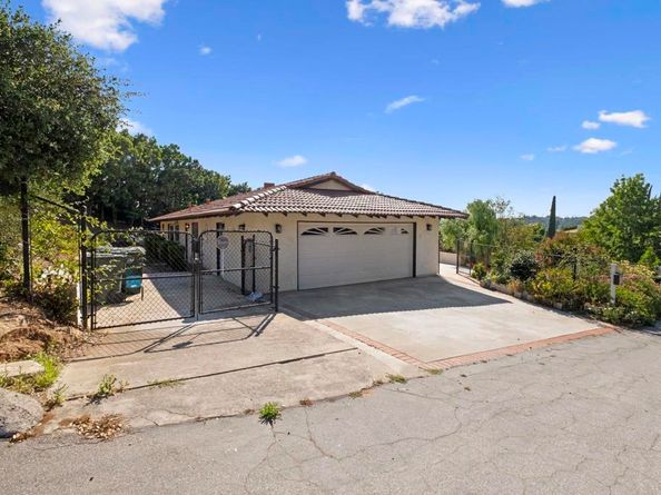 917 Gretna Green Way, Escondido CA 92025