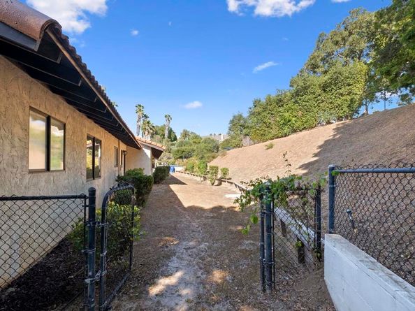 917 Gretna Green Way, Escondido CA 92025