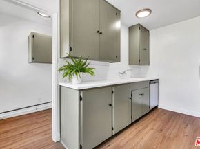 5467 Village, Los Angeles CA 90016