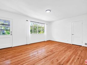 5467 Village, Los Angeles CA 90016