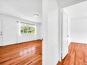 5467 Village, Los Angeles CA 90016