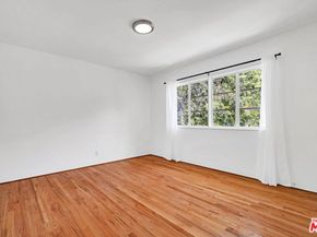 5467 Village, Los Angeles CA 90016