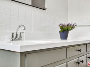 5467 Village, Los Angeles CA 90016