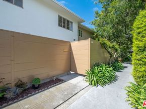 5467 Village, Los Angeles CA 90016