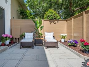 5467 Village, Los Angeles CA 90016