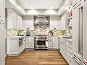 441 S Barrington Avenue 311, Los Angeles CA 90049
