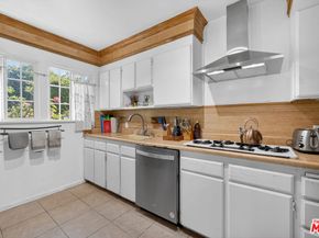 2563 Walnut Avenue, Venice CA 90291