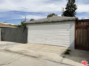 2563 Walnut Avenue, Venice CA 90291