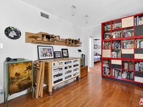 2563 Walnut Avenue, Venice CA 90291