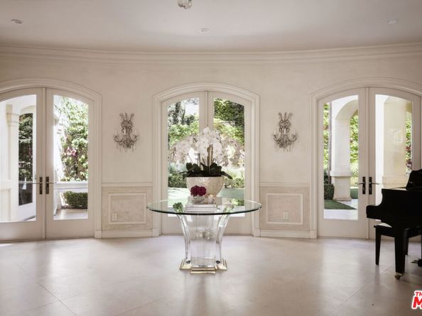 1160 Chantilly Road, Los Angeles CA 90077