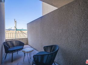 625 S Berendo Street 209, Los Angeles CA 90005