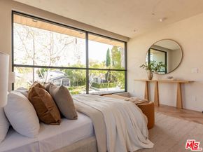 517 N Edinburgh Avenue, Los Angeles CA 90048