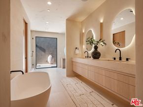 517 N Edinburgh Avenue, Los Angeles CA 90048