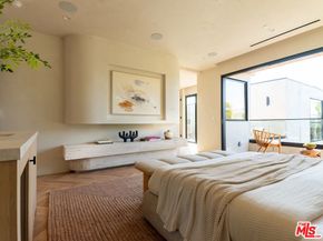 517 N Edinburgh Avenue, Los Angeles CA 90048