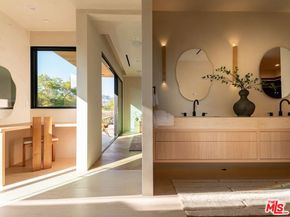 517 N Edinburgh Avenue, Los Angeles CA 90048