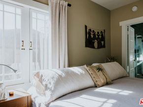 889 N Chester Avenue, Pasadena CA 91104