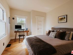 889 N Chester Avenue, Pasadena CA 91104