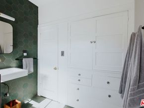 889 N Chester Avenue, Pasadena CA 91104