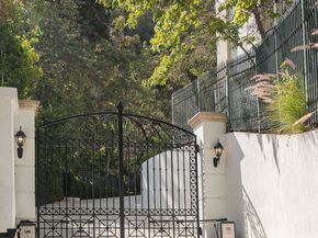 10509 Vestone Way, Los Angeles CA 90077