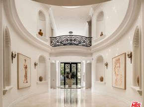 10509 Vestone Way, Los Angeles CA 90077