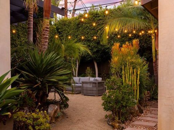 542 N Curson Avenue, Los Angeles CA 90036