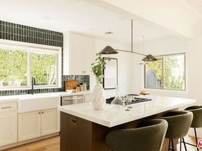 542 N Curson Avenue, Los Angeles CA 90036