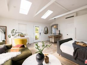 542 N Curson Avenue, Los Angeles CA 90036