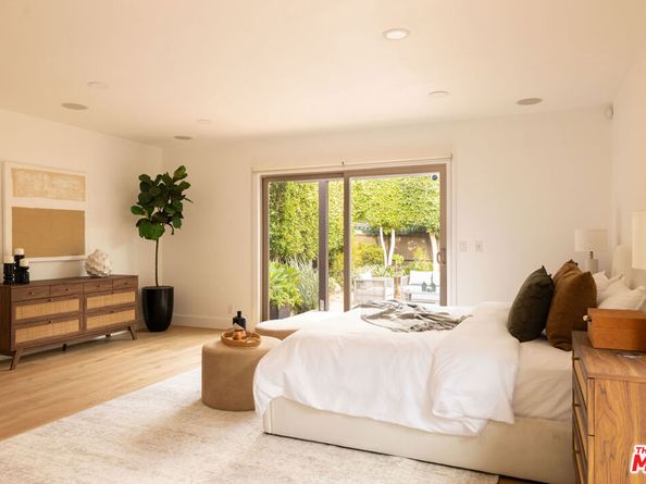 542 N Curson Avenue, Los Angeles CA 90036