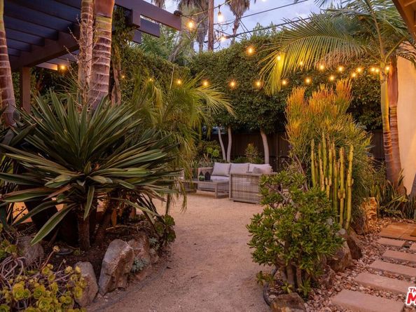 542 N Curson Avenue, Los Angeles CA 90036